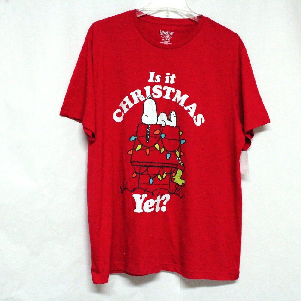 Is It Christmas Yet? Men's XL 46 -48 Extra Large Snoopy Short Sleeve Tee Shirt